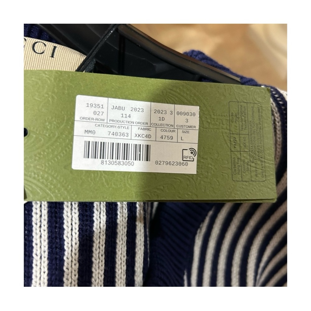 Gucci, cotton wool cardigan sweater size large made in Italy
NWT - Picture 4 of 6
